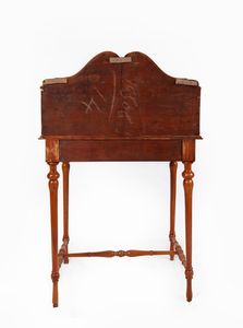 Scrittoio in legno intarsiato e pirografato, ebanisteria del Novecento  - Asta Antiquariato - Associazione Nazionale - Case d'Asta italiane