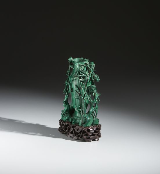 Arte Cinese : Vaso in malachite finemente intagliato a motivi di fiori e fogliame.Cina, XX secolo.  - Asta Asta 437 | ARTE ORIENTALE - ARTE ORIENTALE DA COLLEZIONI PRIVATE ITALIANE Online - Associazione Nazionale - Case d'Asta italiane