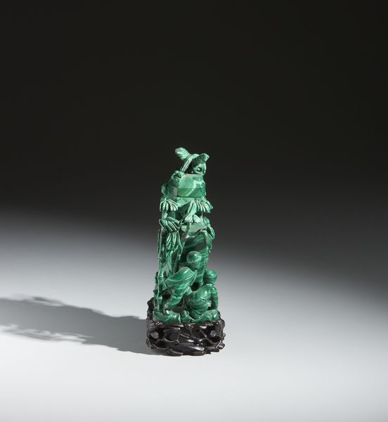 Arte Cinese : Vaso con coperchio in malachite finemente intagliato con un paesaggio alberato di pini e bamb tra cui giocano bambini.Cina, XX secolo.  - Asta Asta 437 | ARTE ORIENTALE - ARTE ORIENTALE DA COLLEZIONI PRIVATE ITALIANE Online - Associazione Nazionale - Case d'Asta italiane