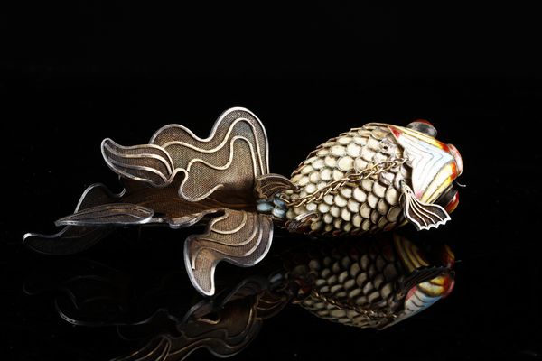 Arte Cinese : Pesce cloisonn. Cina, dinastia Qing, inizio XX secolo.  - Asta Asta 437 | ARTE ORIENTALE - ARTE ORIENTALE DA COLLEZIONI PRIVATE ITALIANE Online - Associazione Nazionale - Case d'Asta italiane