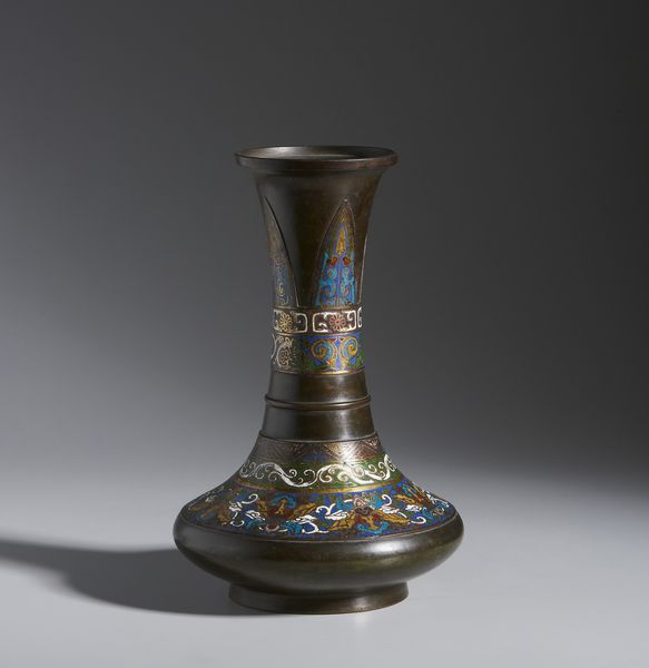 ARTE GIAPPONESE : Vaso ad anfora cloisonn. Giappone, Periodo Meiji.  - Asta Asta 437 | ARTE ORIENTALE - ARTE ORIENTALE DA COLLEZIONI PRIVATE ITALIANE Online - Associazione Nazionale - Case d'Asta italiane