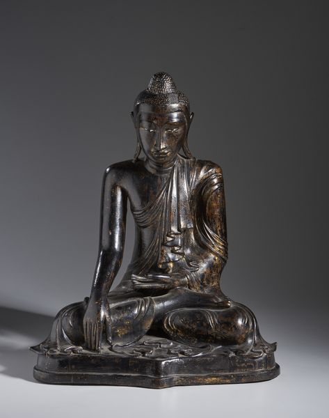 Arte Sud-Est Asiatico : Scultura in bronzo raffigurante il Buddha Shakyamuni. Birmania/Myanmar, XIX sec.  - Asta Asta 437 | ARTE ORIENTALE - ARTE ORIENTALE DA COLLEZIONI PRIVATE ITALIANE Online - Associazione Nazionale - Case d'Asta italiane