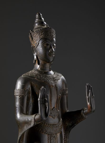 Arte Sud-Est Asiatico : Bella statua raffigurante il Buddha in posizione eretta. Probabile periodo Ratanakosin (1880-1920)  - Asta Asta 437 | ARTE ORIENTALE - ARTE ORIENTALE DA COLLEZIONI PRIVATE ITALIANE Online - Associazione Nazionale - Case d'Asta italiane