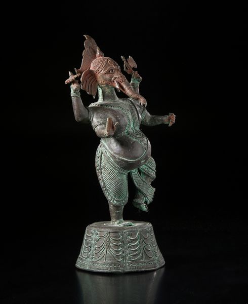 Arte Indiana : Statua in bronzo raffigurante Ganesha danzante. India del sud, XX sec.  - Asta Asta 437 | ARTE ORIENTALE - ARTE ORIENTALE DA COLLEZIONI PRIVATE ITALIANE Online - Associazione Nazionale - Case d'Asta italiane