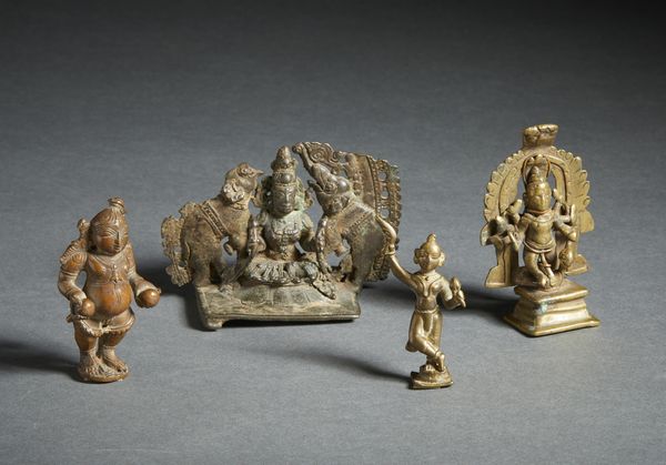 Arte Indiana : Gruppo di 4 figure in lega di rame raffiguranti divinit varie India, XIX secolo  - Asta Asta 437 | ARTE ORIENTALE - ARTE ORIENTALE DA COLLEZIONI PRIVATE ITALIANE Online - Associazione Nazionale - Case d'Asta italiane