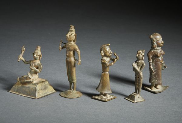 Arte Indiana : Gruppo di 5 figure di oranti in bronzo India popolare, XIX secolo  - Asta Asta 437 | ARTE ORIENTALE - ARTE ORIENTALE DA COLLEZIONI PRIVATE ITALIANE Online - Associazione Nazionale - Case d'Asta italiane