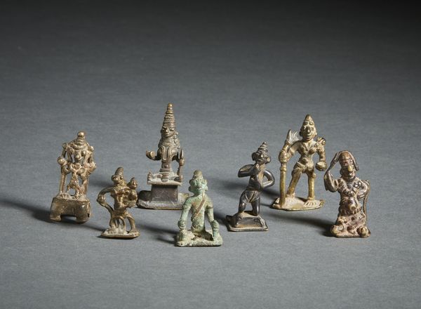 Arte Indiana : Gruppo di 7 bronzi tribali raffiguranti divint e guerrieri India, XIX secolo  - Asta Asta 437 | ARTE ORIENTALE - ARTE ORIENTALE DA COLLEZIONI PRIVATE ITALIANE Online - Associazione Nazionale - Case d'Asta italiane