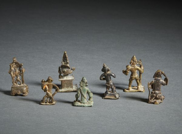 Arte Indiana : Gruppo di 7 bronzi tribali raffiguranti divint e guerrieri India, XIX secolo  - Asta Asta 437 | ARTE ORIENTALE - ARTE ORIENTALE DA COLLEZIONI PRIVATE ITALIANE Online - Associazione Nazionale - Case d'Asta italiane