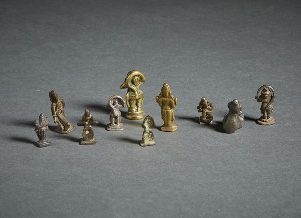 Arte Indiana : Gruppo di 10 miniature devozionali in bronzo India, XIX secolo  - Asta Asta 437 | ARTE ORIENTALE - ARTE ORIENTALE DA COLLEZIONI PRIVATE ITALIANE Online - Associazione Nazionale - Case d'Asta italiane