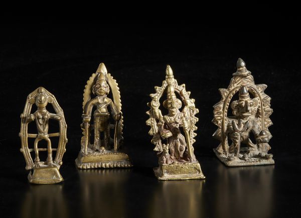 Arte Indiana : Gruppo di 4 altari in bronzo raffiguranti divinit tribali India popolare, XIX secolo  - Asta Asta 437 | ARTE ORIENTALE - ARTE ORIENTALE DA COLLEZIONI PRIVATE ITALIANE Online - Associazione Nazionale - Case d'Asta italiane