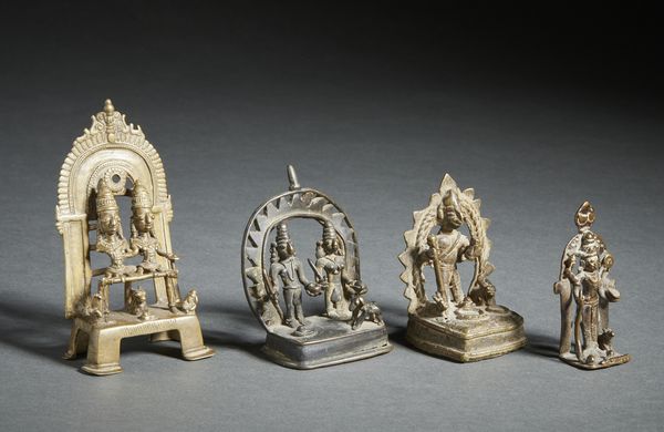 Arte Indiana : Gruppo di 4 altari in bronzo raffigurati divinitIndia  popolare, XIX secolo  - Asta Asta 437 | ARTE ORIENTALE - ARTE ORIENTALE DA COLLEZIONI PRIVATE ITALIANE Online - Associazione Nazionale - Case d'Asta italiane