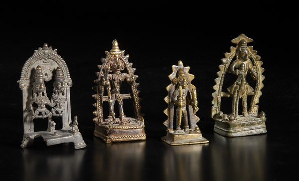 Arte Indiana : Gruppo di 4 altari in bronzo India tribale, XIX secolo  - Asta Asta 437 | ARTE ORIENTALE - ARTE ORIENTALE DA COLLEZIONI PRIVATE ITALIANE Online - Associazione Nazionale - Case d'Asta italiane