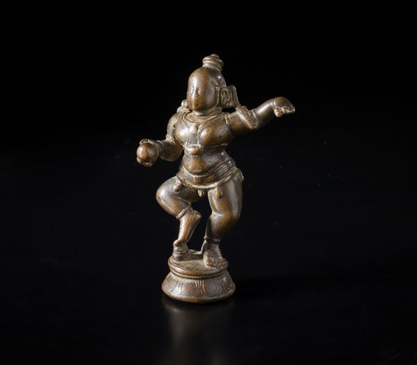 Arte Indiana : Bronzo raffigurante Balakrishna danzante con una palla di burro nella mano.India del Sud,  XVIII-XIX sec.  - Asta Asta 437 | ARTE ORIENTALE - ARTE ORIENTALE DA COLLEZIONI PRIVATE ITALIANE Online - Associazione Nazionale - Case d'Asta italiane