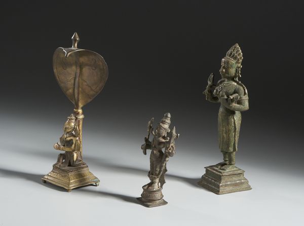 Arte Indiana : Tre fusioni in bronzo raffiguranti divinit varie.  India, XIX secolo.  - Asta Asta 437 | ARTE ORIENTALE - ARTE ORIENTALE DA COLLEZIONI PRIVATE ITALIANE Online - Associazione Nazionale - Case d'Asta italiane