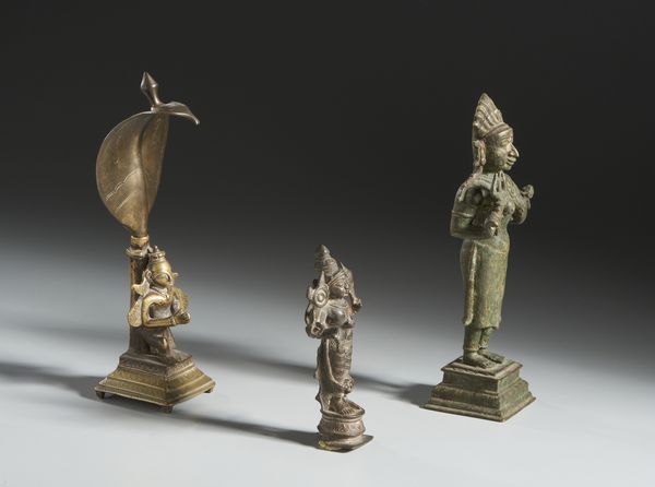 Arte Indiana : Tre fusioni in bronzo raffiguranti divinit varie.  India, XIX secolo.  - Asta Asta 437 | ARTE ORIENTALE - ARTE ORIENTALE DA COLLEZIONI PRIVATE ITALIANE Online - Associazione Nazionale - Case d'Asta italiane