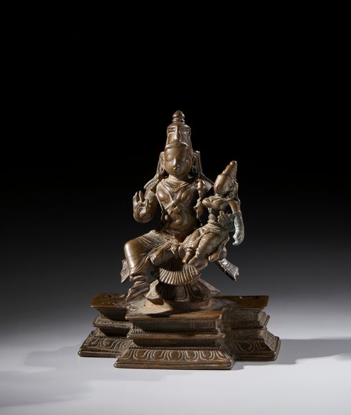 Arte Indiana : Fusione in bronzo raffigurante la coppia di Vishnu e la sua consorte Lakshmi.Sud India, Tamil Nadu, probabile XVIII sec.  - Asta Asta 437 | ARTE ORIENTALE - ARTE ORIENTALE DA COLLEZIONI PRIVATE ITALIANE Online - Associazione Nazionale - Case d'Asta italiane