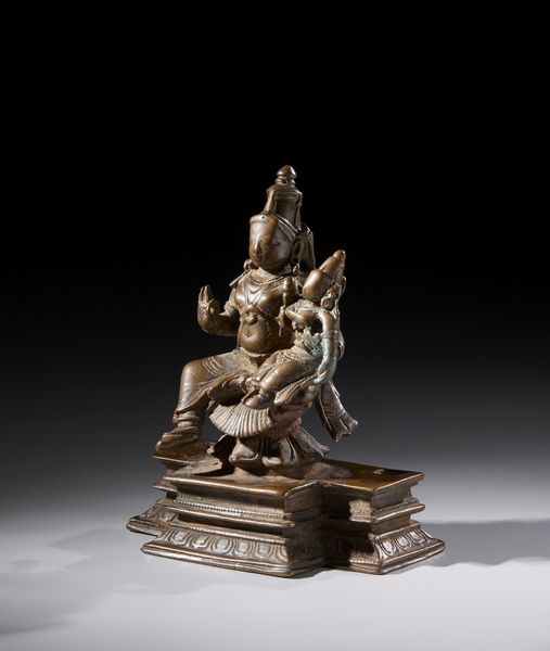 Arte Indiana : Fusione in bronzo raffigurante la coppia di Vishnu e la sua consorte Lakshmi.Sud India, Tamil Nadu, probabile XVIII sec.  - Asta Asta 437 | ARTE ORIENTALE - ARTE ORIENTALE DA COLLEZIONI PRIVATE ITALIANE Online - Associazione Nazionale - Case d'Asta italiane