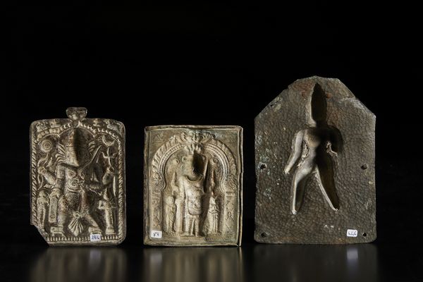 Arte Indiana : Gruppo di 3 placche Virabhadra in argento e metallo India Meridionale, XVIII-XIX secolo  - Asta Asta 437 | ARTE ORIENTALE - ARTE ORIENTALE DA COLLEZIONI PRIVATE ITALIANE Online - Associazione Nazionale - Case d'Asta italiane