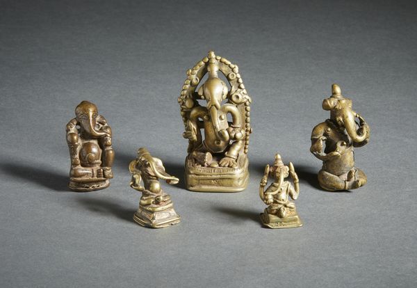 Arte Indiana : Gruppo di cinque Ganesh India popolare, XIX secolo  - Asta Asta 437 | ARTE ORIENTALE - ARTE ORIENTALE DA COLLEZIONI PRIVATE ITALIANE Online - Associazione Nazionale - Case d'Asta italiane