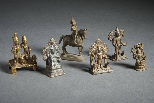 Arte Indiana : Gruppo di sei bronzi devozionali raffiguranti varie divinit India, XVIII - XIX secolo  - Asta Asta 437 | ARTE ORIENTALE - ARTE ORIENTALE DA COLLEZIONI PRIVATE ITALIANE Online - Associazione Nazionale - Case d'Asta italiane