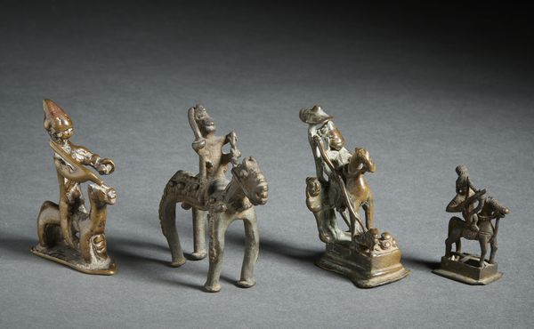 Arte Indiana : 4 figure di cavalieri in bronzo India popolare, XIX secolo  - Asta Asta 437 | ARTE ORIENTALE - ARTE ORIENTALE DA COLLEZIONI PRIVATE ITALIANE Online - Associazione Nazionale - Case d'Asta italiane