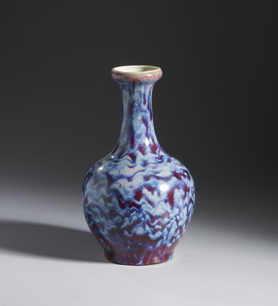 Arte Cinese : Vaso a forma di bottiglia in porcellana flamb. Cina, Dinastia Qing, XIX sec.  - Asta Asta 437 | ARTE ORIENTALE - ARTE ORIENTALE DA COLLEZIONI PRIVATE ITALIANE Online - Associazione Nazionale - Case d'Asta italiane