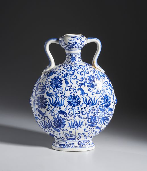 Arte Cinese : Moon flask in porcellana. Cina, XX sec.  - Asta Asta 437 | ARTE ORIENTALE - ARTE ORIENTALE DA COLLEZIONI PRIVATE ITALIANE Online - Associazione Nazionale - Case d'Asta italiane