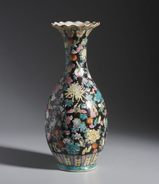 Arte Cinese : Vaso in porcellana con collo svasato. Cina, XX sec.  - Asta Asta 437 | ARTE ORIENTALE - ARTE ORIENTALE DA COLLEZIONI PRIVATE ITALIANE Online - Associazione Nazionale - Case d'Asta italiane