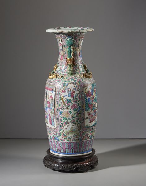 Arte Cinese : Grande vaso in porcellana Canton. Cina, Dinastia Qing, XIX sec.  - Asta Asta 437 | ARTE ORIENTALE - ARTE ORIENTALE DA COLLEZIONI PRIVATE ITALIANE Online - Associazione Nazionale - Case d'Asta italiane