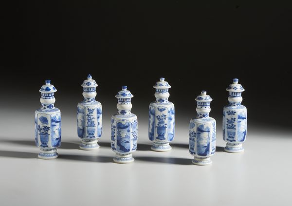 Arte Cinese : Gruppo di sei potiche a decoro bianco blu in porcellana. Cina, Dinastia Qing, Kangxi.  - Asta Asta 437 | ARTE ORIENTALE - ARTE ORIENTALE DA COLLEZIONI PRIVATE ITALIANE Online - Associazione Nazionale - Case d'Asta italiane