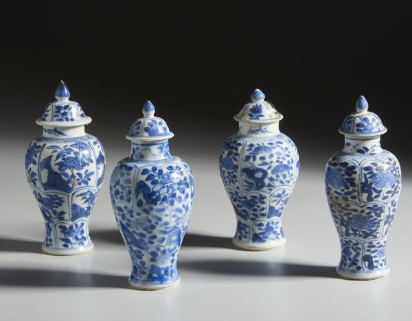 Arte Cinese : Gruppo di sei porta essenza in porcellana con decoro bianco blu. Cina, Dinastia Qing, Kangxi.  - Asta Asta 437 | ARTE ORIENTALE - ARTE ORIENTALE DA COLLEZIONI PRIVATE ITALIANE Online - Associazione Nazionale - Case d'Asta italiane