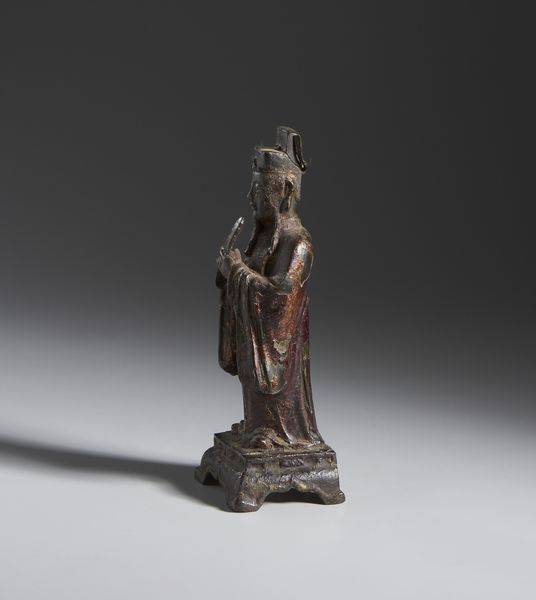 Arte Cinese : Scultura in bronzo raffigurante dignitario. Cina, Dinastia Qing, XVIII sec.  - Asta Asta 437 | ARTE ORIENTALE - ARTE ORIENTALE DA COLLEZIONI PRIVATE ITALIANE Online - Associazione Nazionale - Case d'Asta italiane