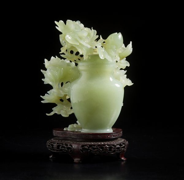 Arte Cinese : Intaglio in giadeite raffigurante vaso di fiori Cina, seconda met XX secolo  - Asta Asta 437 | ARTE ORIENTALE - ARTE ORIENTALE DA COLLEZIONI PRIVATE ITALIANE Online - Associazione Nazionale - Case d'Asta italiane