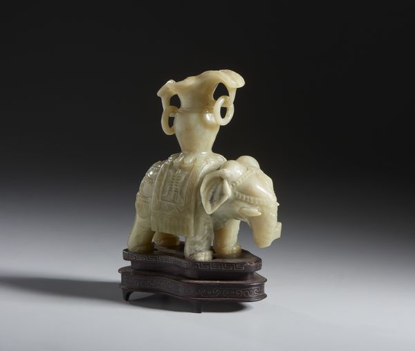 Arte Cinese : Scultura in giada raffigurante elefante. Cina, Dinastia Qing, XIX sec.  - Asta Asta 437 | ARTE ORIENTALE - ARTE ORIENTALE DA COLLEZIONI PRIVATE ITALIANE Online - Associazione Nazionale - Case d'Asta italiane