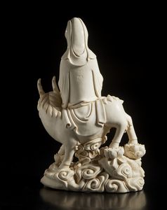 Arte Cinese : Figura di Guanyin in porcellana Dehua Cina, tardo XIX - inizio XX secolo  - Asta Asta 437 | ARTE ORIENTALE - ARTE ORIENTALE DA COLLEZIONI PRIVATE ITALIANE Online - Associazione Nazionale - Case d'Asta italiane