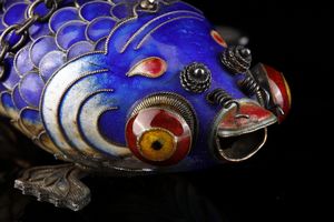 Arte Cinese : Pesce cloisonn. Cina, dinastia Qing, inizio XX secolo.  - Asta Asta 437 | ARTE ORIENTALE - ARTE ORIENTALE DA COLLEZIONI PRIVATE ITALIANE Online - Associazione Nazionale - Case d'Asta italiane