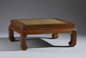 Arte Cinese - Tavolo basso in stile Ming.Cina, XX secolo.