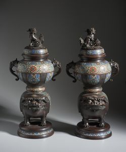 ARTE GIAPPONESE - Coppia di incensieri in bronzo. Giappone, Periodo Meiji.