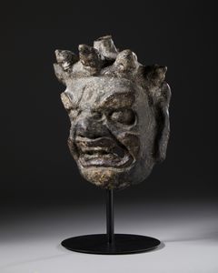 Arte Himalayana : Maschera di cartapesta raffigurante Mahakala. Nord Nepal o Tibet, XIX sec. o antecedente.  - Asta Asta 437 | ARTE ORIENTALE - ARTE ORIENTALE DA COLLEZIONI PRIVATE ITALIANE Online - Associazione Nazionale - Case d'Asta italiane