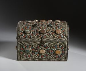 Arte Tibetana - Cofanetto con pietre dure. XX secolo.