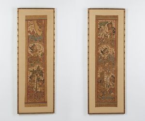 Arte Sud-Est Asiatico - Coppia di dipinti indonesiani su tessuto raffiguranti scene della mitologia induista. XX sec.