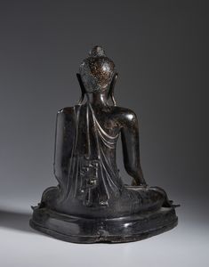 Arte Sud-Est Asiatico : Scultura in bronzo raffigurante il Buddha Shakyamuni. Birmania/Myanmar, XIX sec.  - Asta Asta 437 | ARTE ORIENTALE - ARTE ORIENTALE DA COLLEZIONI PRIVATE ITALIANE Online - Associazione Nazionale - Case d'Asta italiane