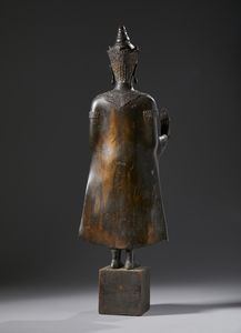 Arte Sud-Est Asiatico : Bella statua raffigurante il Buddha in posizione eretta. Probabile periodo Ratanakosin (1880-1920)  - Asta Asta 437 | ARTE ORIENTALE - ARTE ORIENTALE DA COLLEZIONI PRIVATE ITALIANE Online - Associazione Nazionale - Case d'Asta italiane