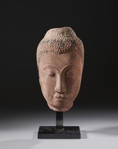 Arte Sud-Est Asiatico - Testa di Buddha in pietra arenaria.Fine Sukhothai - XIV secolo.