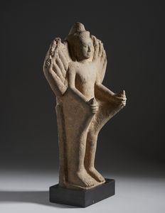 Arte Sud-Est Asiatico : Grande statua in arenaria di Lokhesvara.Arte Khmer, Bayon stile. Cambogia, XIII secolo.  - Asta Asta 437 | ARTE ORIENTALE - ARTE ORIENTALE DA COLLEZIONI PRIVATE ITALIANE Online - Associazione Nazionale - Case d'Asta italiane