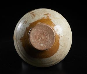 Arte Islamica : Ciotola in terracotta con pseudo-iscrizioneIran, X secolo  - Asta Asta 437 | ARTE ORIENTALE - ARTE ORIENTALE DA COLLEZIONI PRIVATE ITALIANE Online - Associazione Nazionale - Case d'Asta italiane