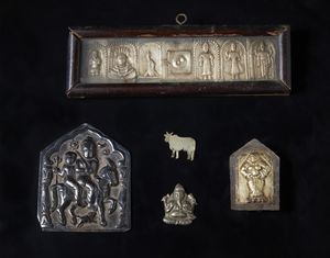 Arte Indiana - Lotto di cinque placchette devozionali varie. India, XIX secolo.