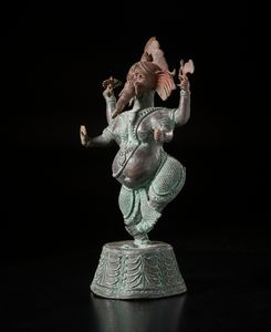 Arte Indiana : Statua in bronzo raffigurante Ganesha danzante. India del sud, XX sec.  - Asta Asta 437 | ARTE ORIENTALE - ARTE ORIENTALE DA COLLEZIONI PRIVATE ITALIANE Online - Associazione Nazionale - Case d'Asta italiane