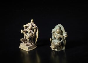 Arte Indiana : Due bronzi devozionali raffigurati la Dea Durga.Sud India, XIX sec.  - Asta Asta 437 | ARTE ORIENTALE - ARTE ORIENTALE DA COLLEZIONI PRIVATE ITALIANE Online - Associazione Nazionale - Case d'Asta italiane