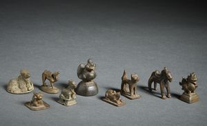 Arte Indiana - Gruppo di nove pesi zoomorfi in bronzo India, XIX e XX secolo